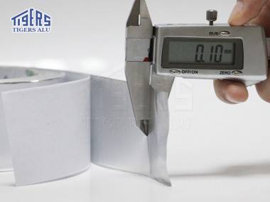 Paquímetro para medir a espessura da folha de alumínio
